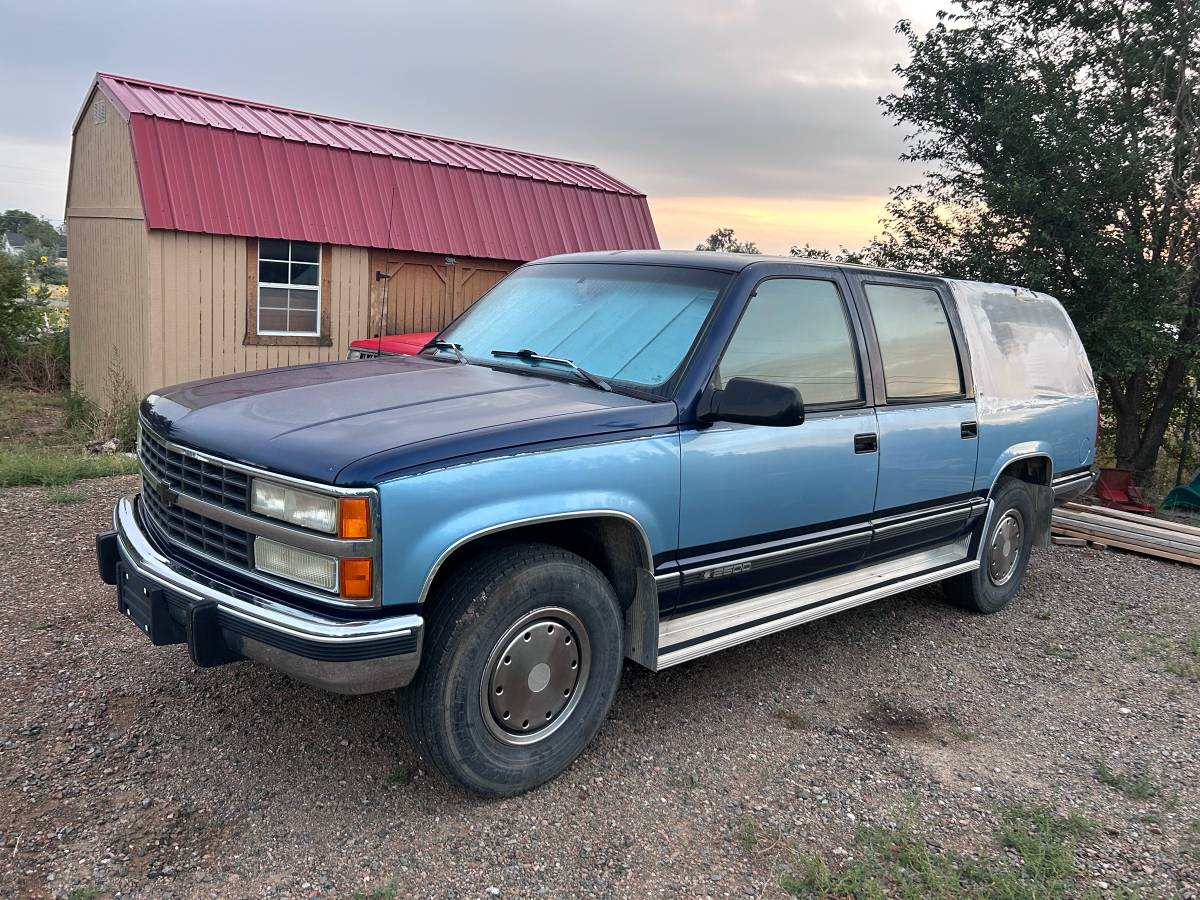 Chevy-suburban-2500-1993-blue-5
