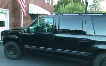 Chevy-suburban-2500-1995-black-3