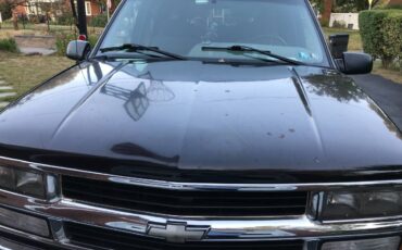 Chevy-suburban-2500-1995-black-4