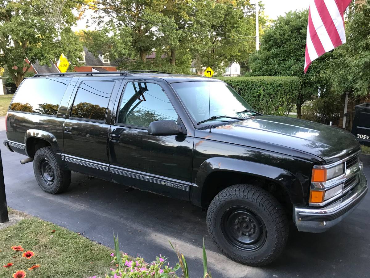 Chevy-suburban-2500-1995-black
