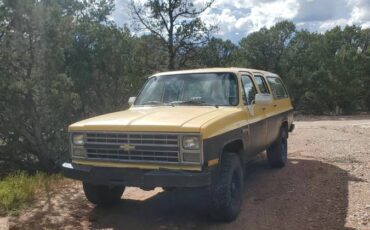 Chevy-suburban-2500-4x4-1985-yellow-1