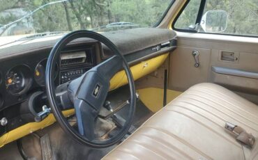 Chevy-suburban-2500-4x4-1985-yellow-3