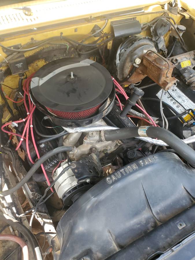 Chevy-suburban-2500-4x4-1985-yellow-4