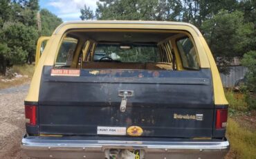 Chevy-suburban-2500-4x4-1985-yellow-5