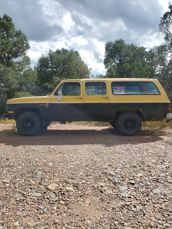 Chevy-suburban-2500-4x4-1985-yellow