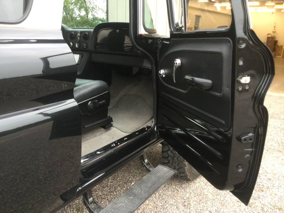 Chevy-suburban-2500-diesel-1963-23