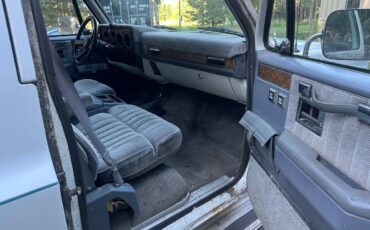 Chevy-suburban-4x4-1989-white-2
