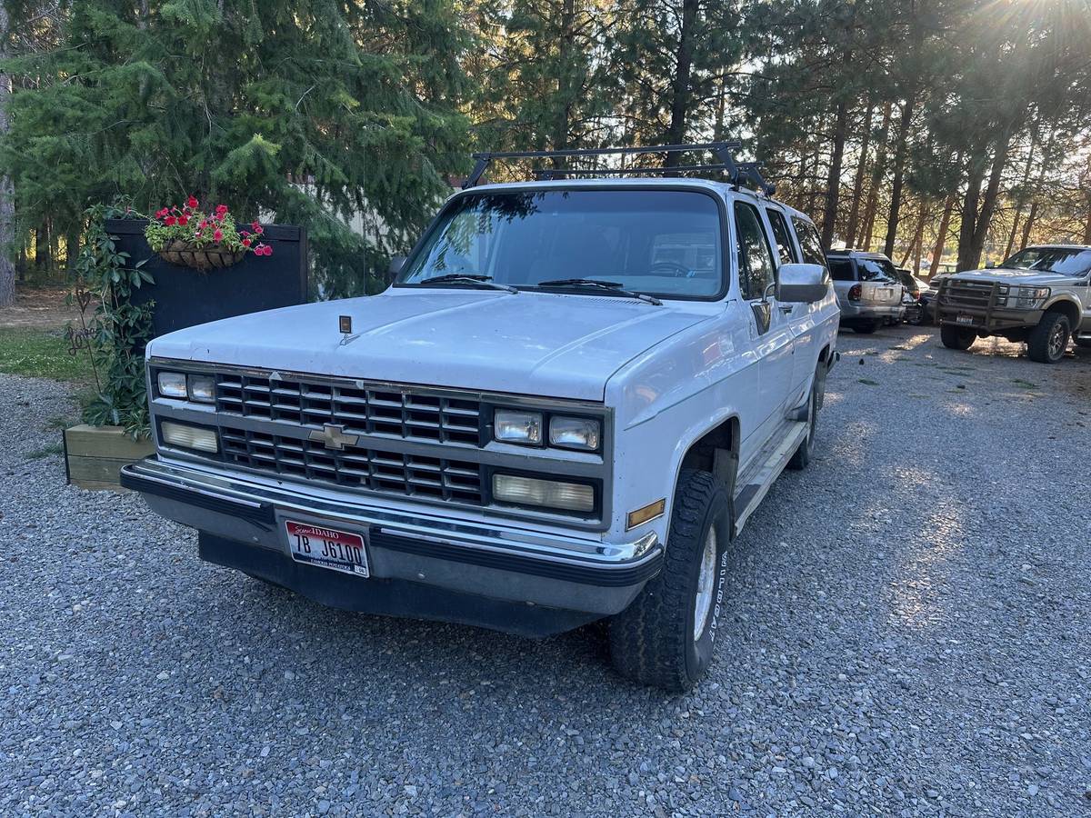 Chevy-suburban-4x4-1989-white