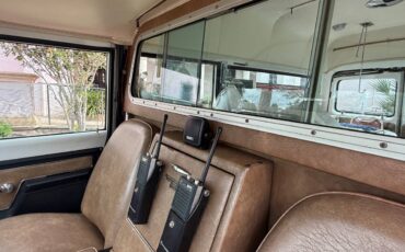 Chevy-suburban-ambulance-1972-11