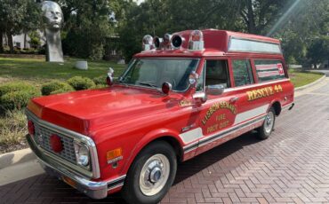 Chevy-suburban-ambulance-1972-13
