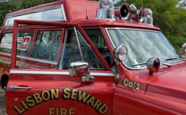 Chevy-suburban-ambulance-1972-14