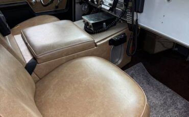 Chevy-suburban-ambulance-1972-16