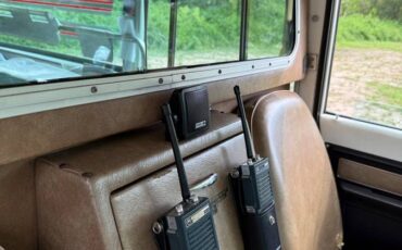Chevy-suburban-ambulance-1972-17