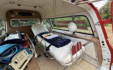 Chevy-suburban-ambulance-1972-18