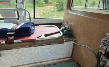 Chevy-suburban-ambulance-1972-19