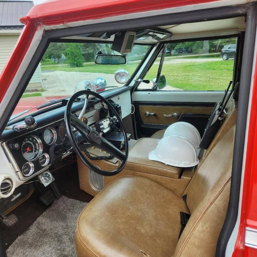 Chevy-suburban-ambulance-1972-2