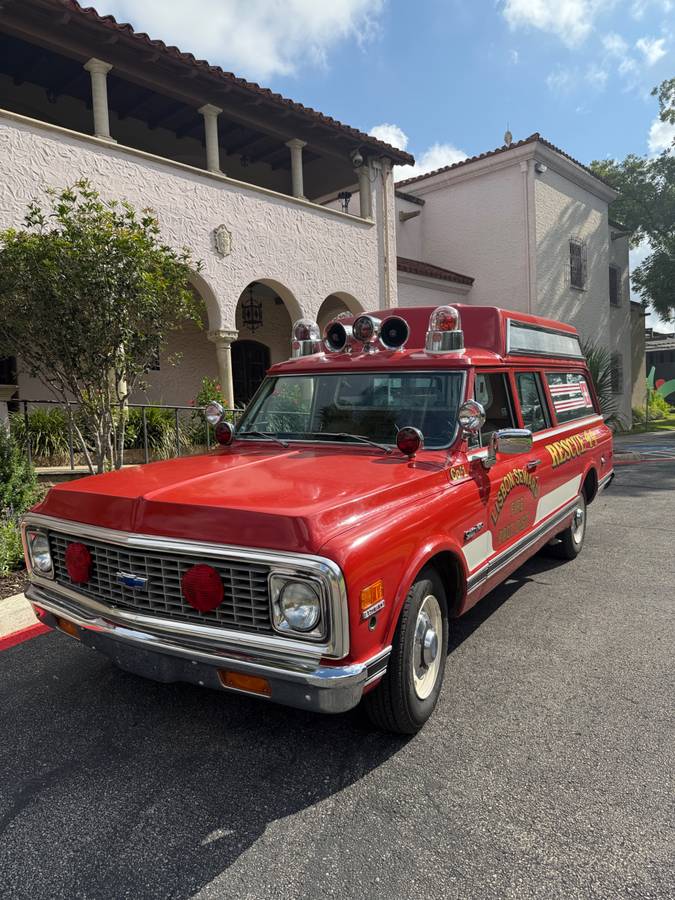 Chevy-suburban-ambulance-1972-4