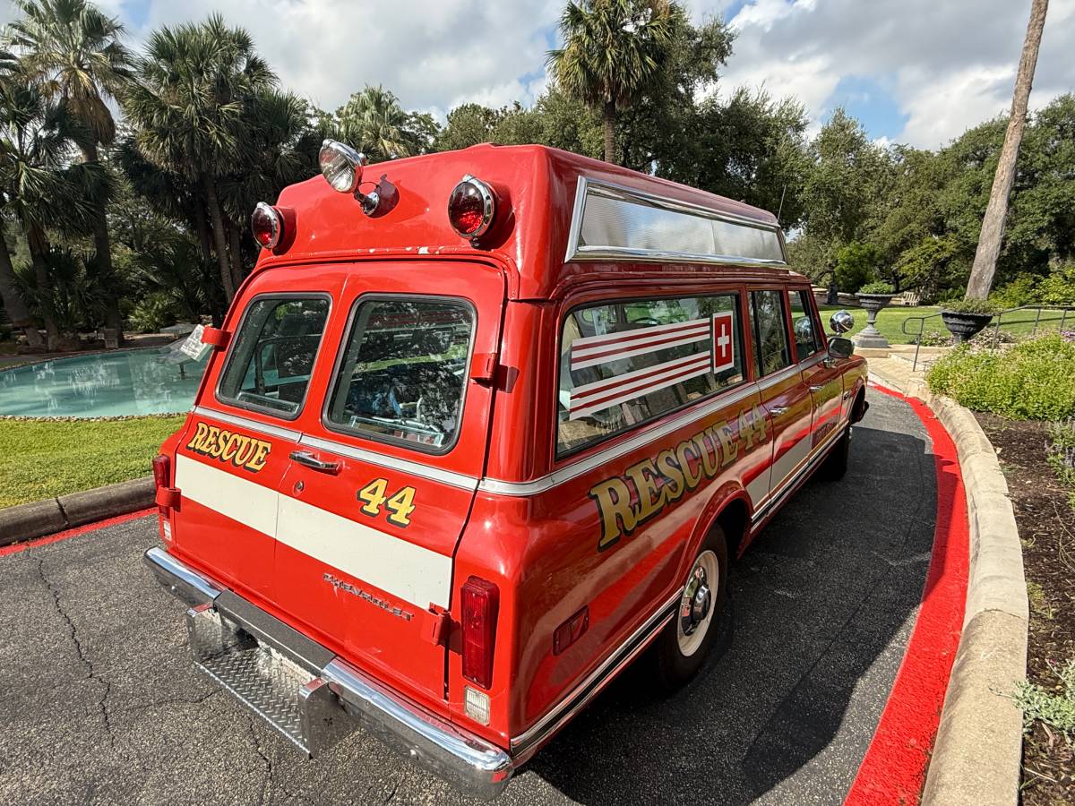 Chevy-suburban-ambulance-1972-6