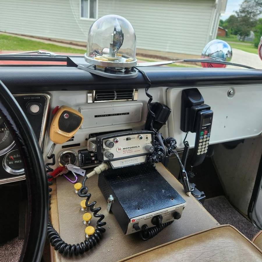 Chevy-suburban-ambulance-1972-7