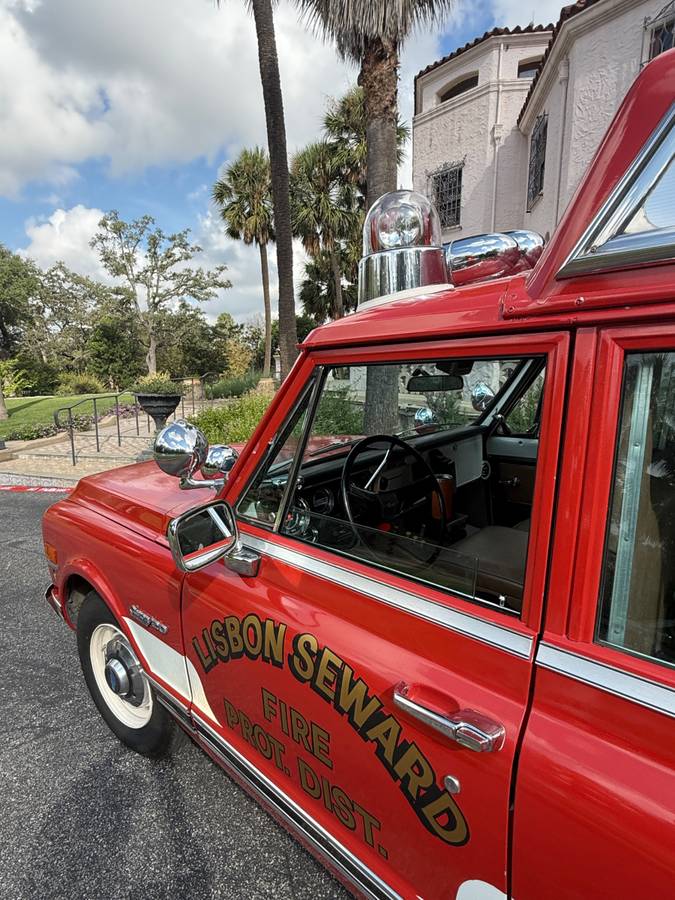 Chevy-suburban-ambulance-1972-8