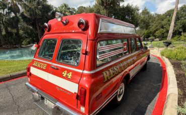 Chevy-suburban-ambulance-1972-8