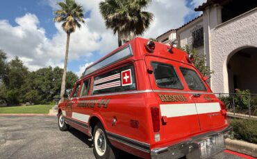 Chevy-suburban-ambulance-1972-9
