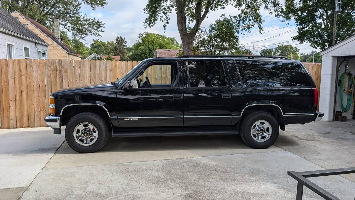 Chevy-suburban-lt-4x4-1995-black