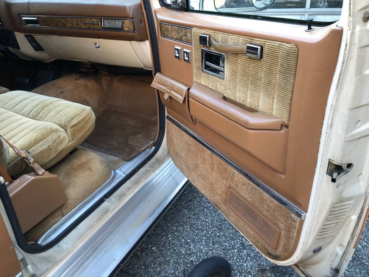 Chevy-suburban-r2500-1991-13