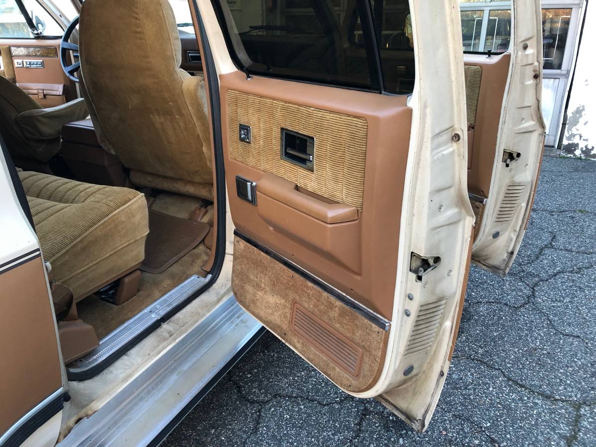 Chevy-suburban-r2500-1991-14