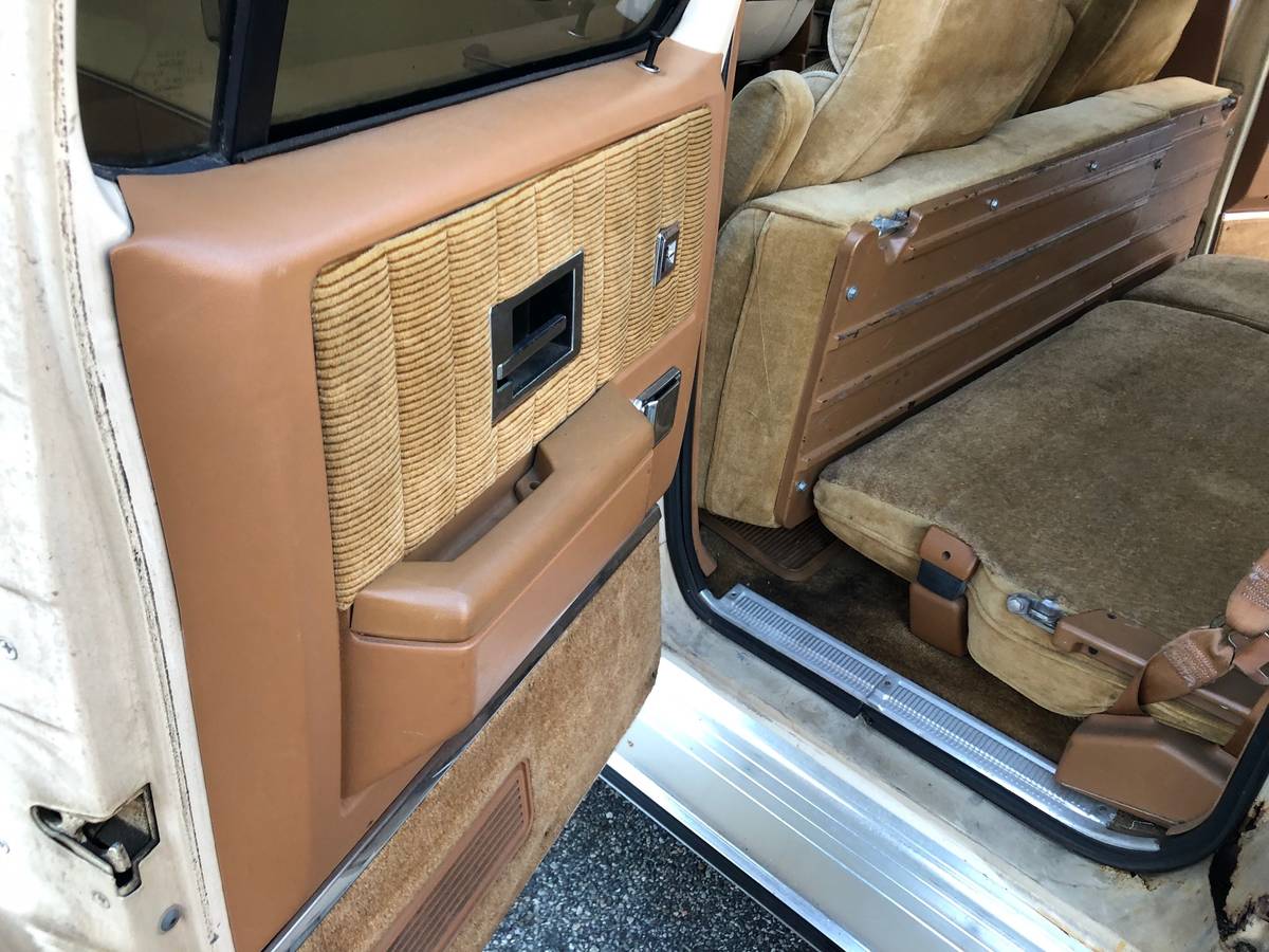 Chevy-suburban-r2500-1991-15