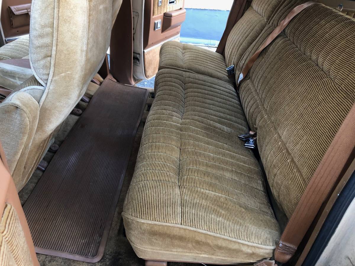 Chevy-suburban-r2500-1991-17