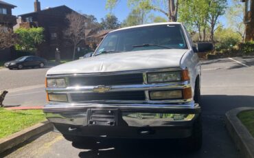 Chevy-tahoe-2-dooe-4-w-drive-1995-white-1