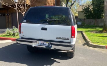 Chevy-tahoe-2-dooe-4-w-drive-1995-white-2