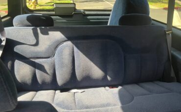 Chevy-tahoe-2-dooe-4-w-drive-1995-white-3