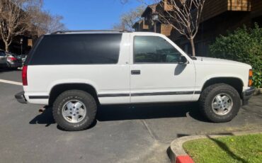 Chevy-tahoe-2-dooe-4-w-drive-1995-white