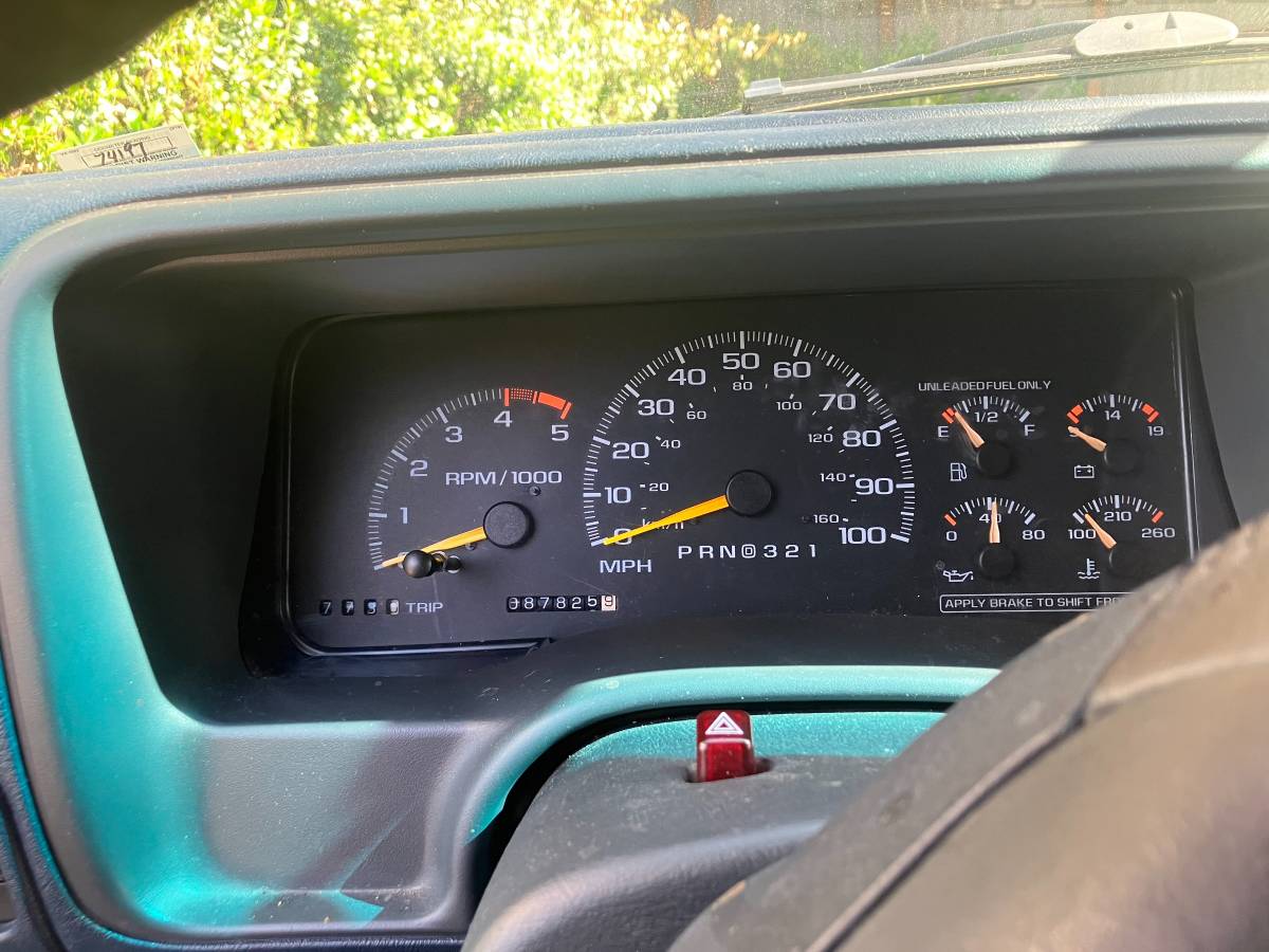 Chevy-tahoe-2-dooe-4-w-drive-1995-white-4