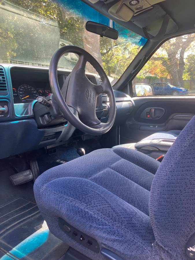 Chevy-tahoe-2-dooe-4-w-drive-1995-white-5