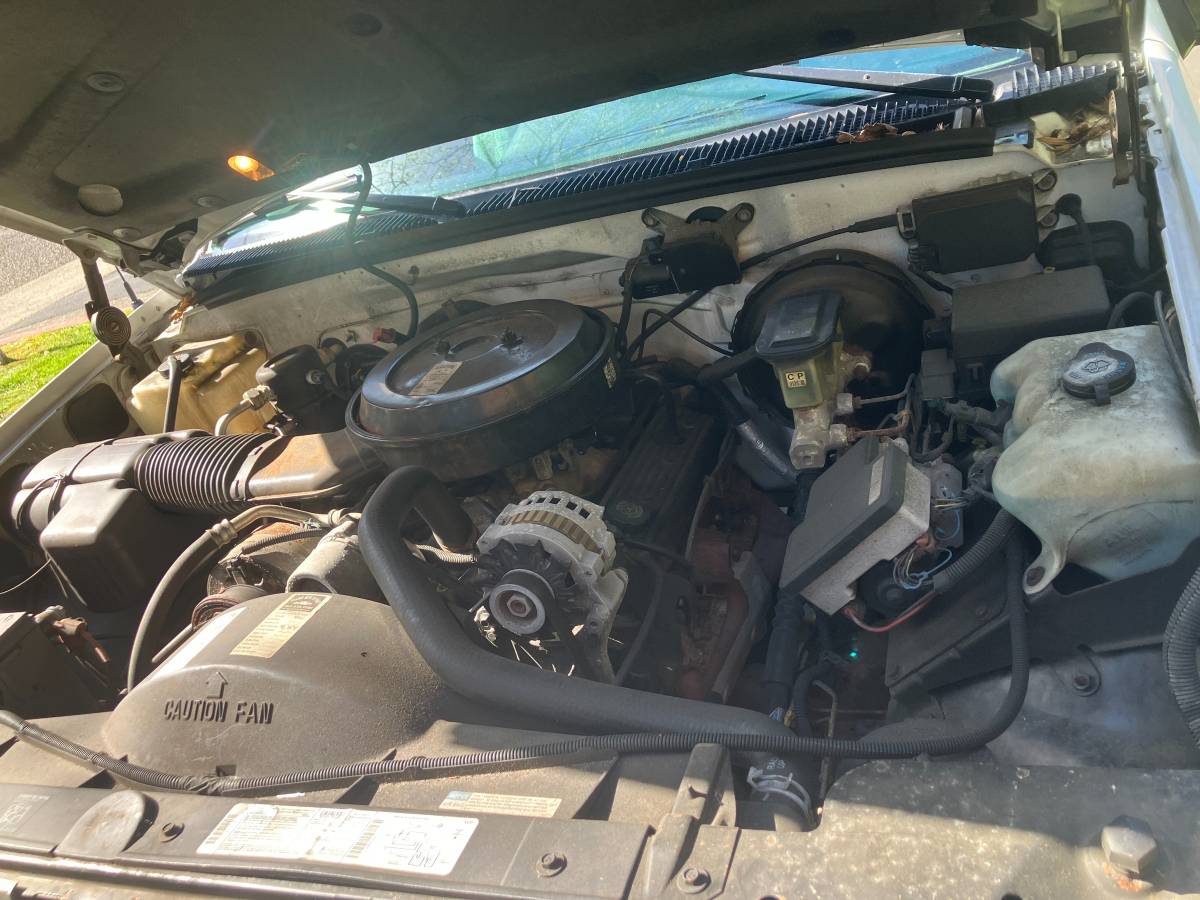 Chevy-tahoe-2-dooe-4-w-drive-1995-white-9