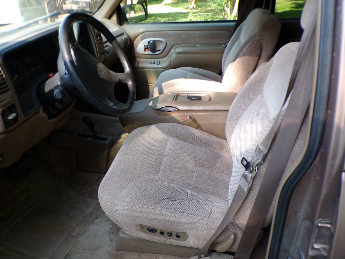Chevy-tahoe-ltz-4wd-1995-brown-6