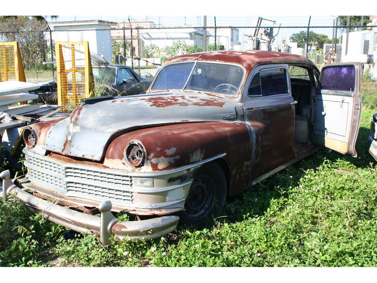 Chrysler-300-1946-primer-tan-2