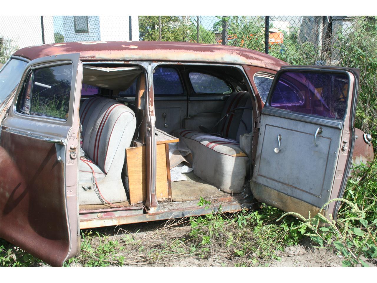 Chrysler-300-1946-primer-tan