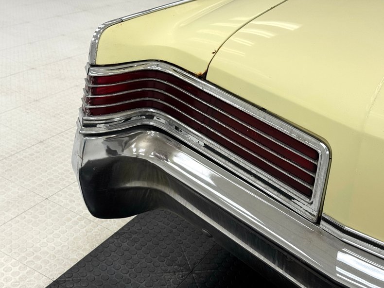 Chrysler-300-1966-Daffodil-Yellow-Black-18