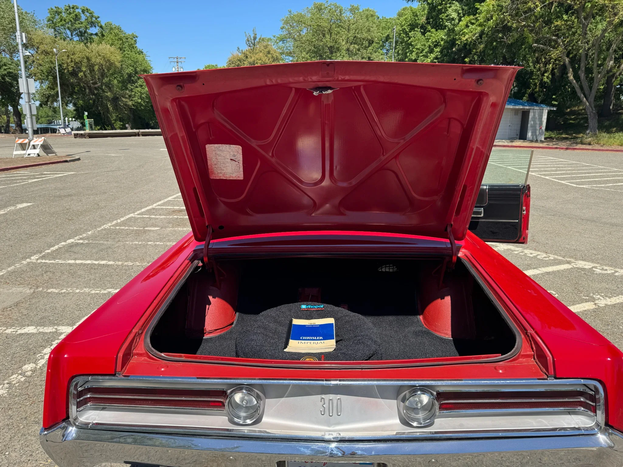 Chrysler-300-1968-Red-Black-15