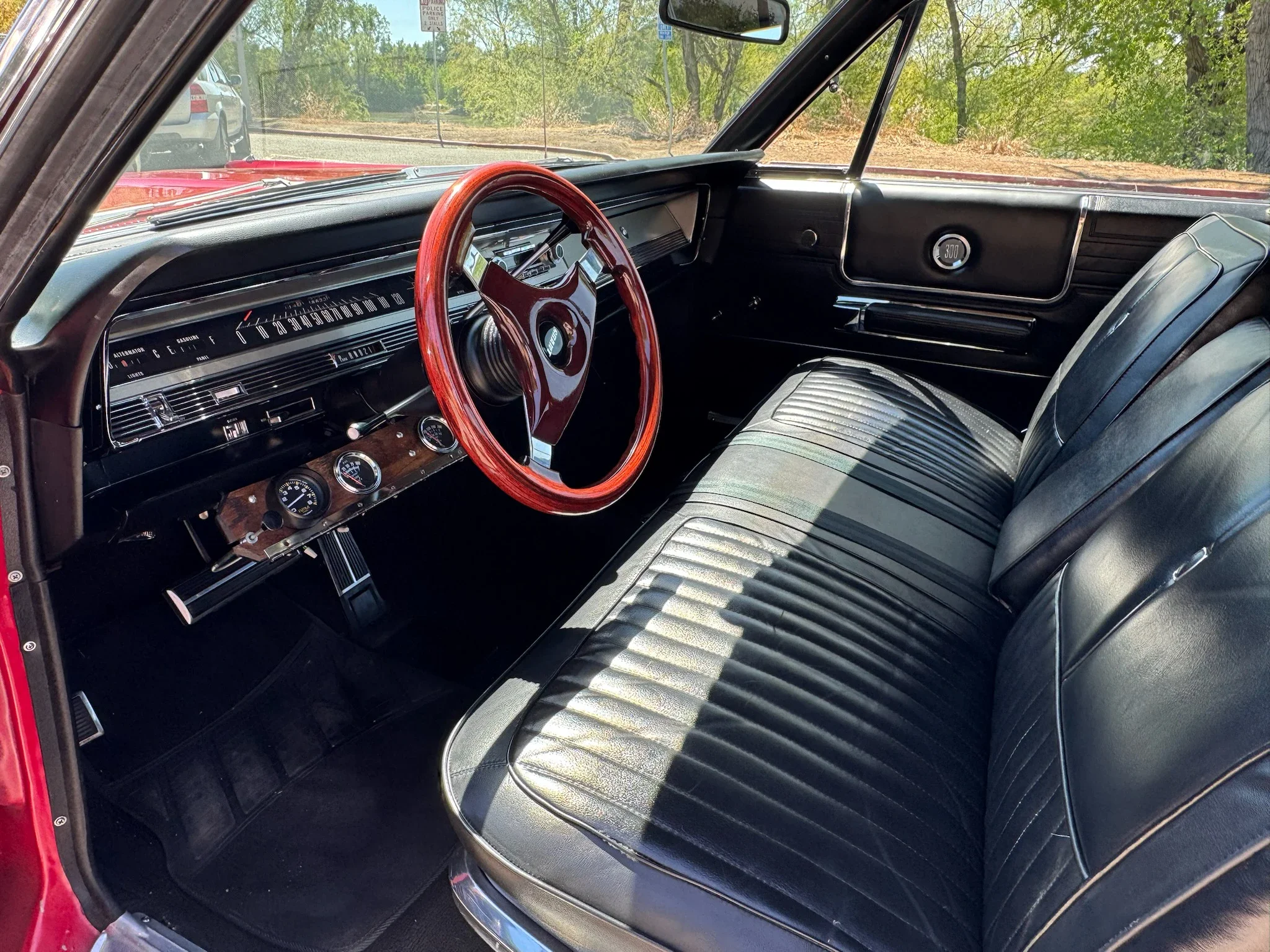 Chrysler-300-1968-Red-Black-19