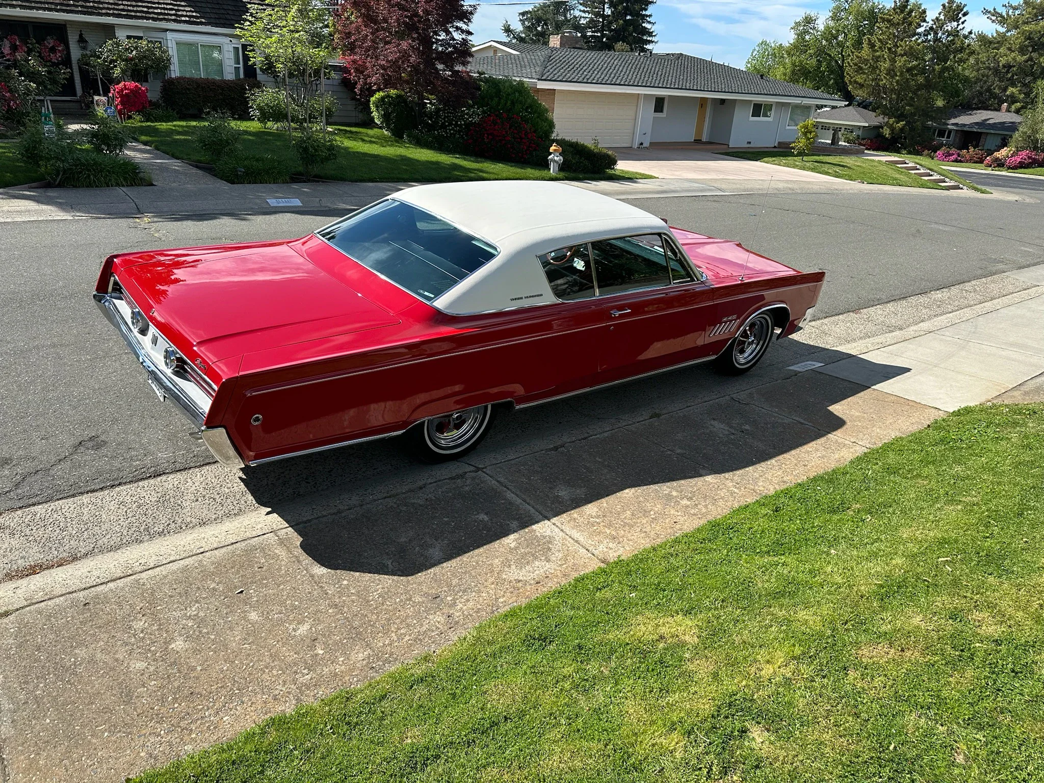 Chrysler-300-1968-Red-Black-2