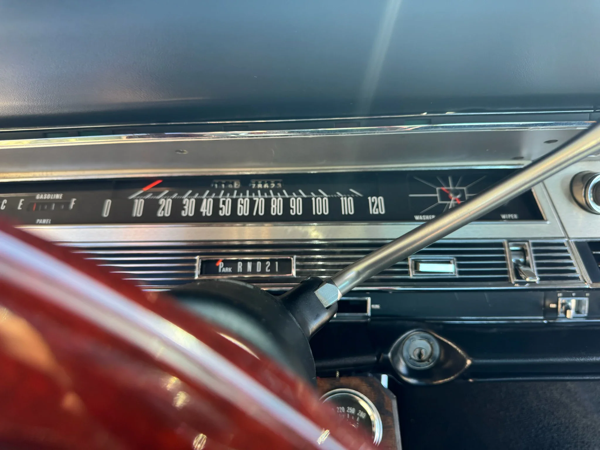 Chrysler-300-1968-Red-Black-21