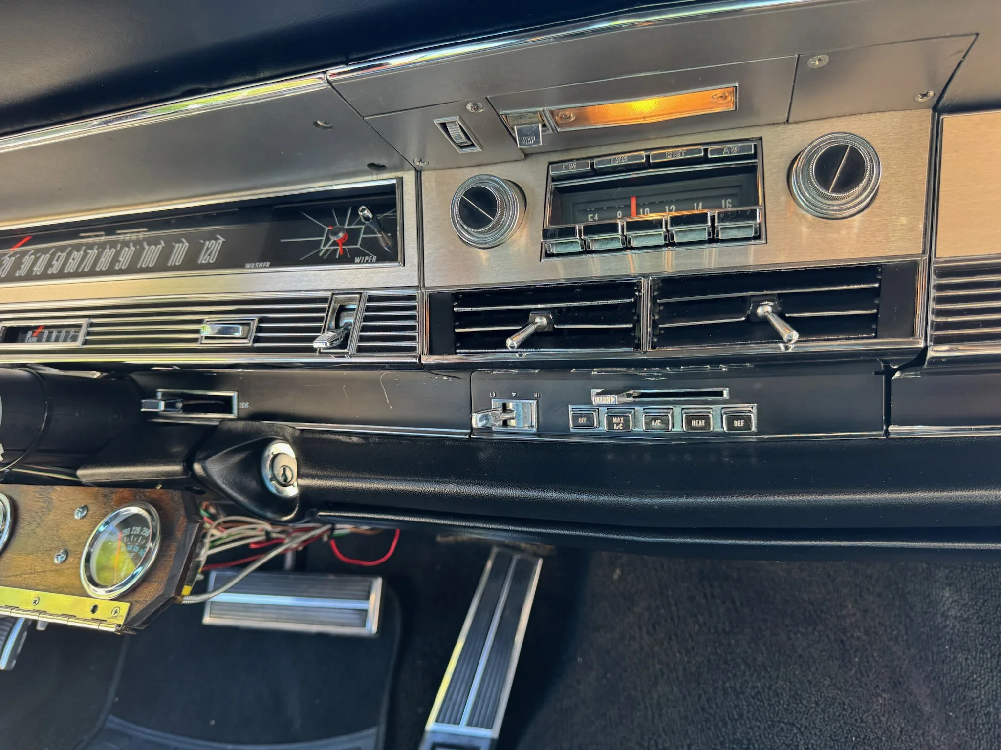 Chrysler-300-1968-Red-Black-22