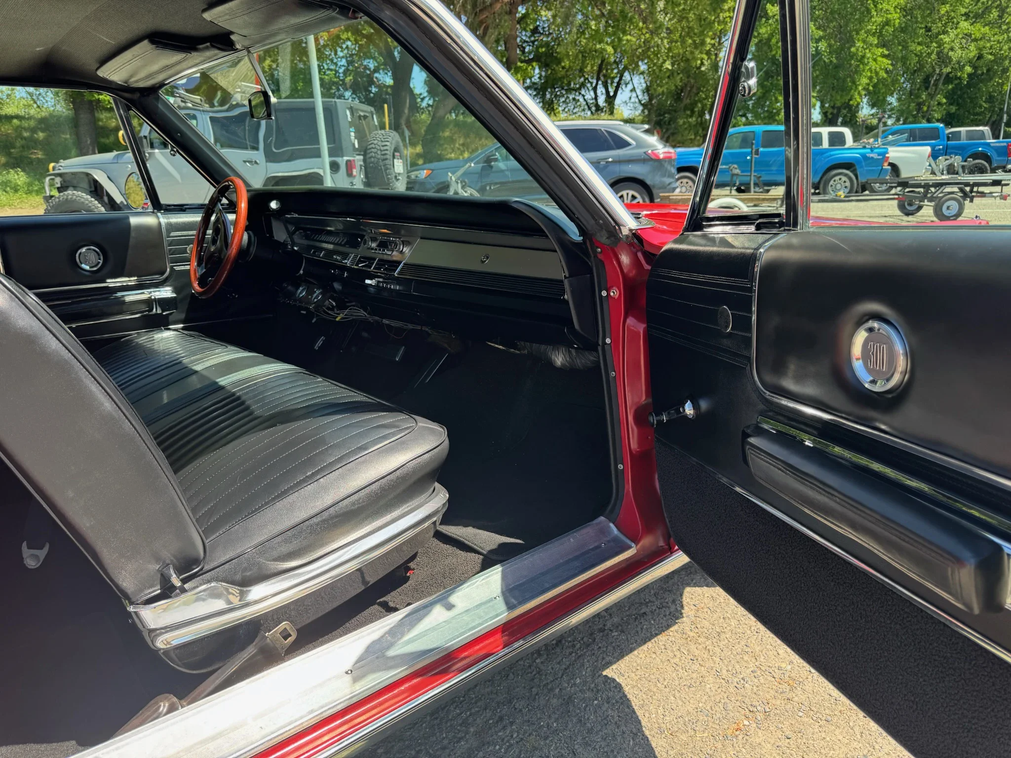 Chrysler-300-1968-Red-Black-23