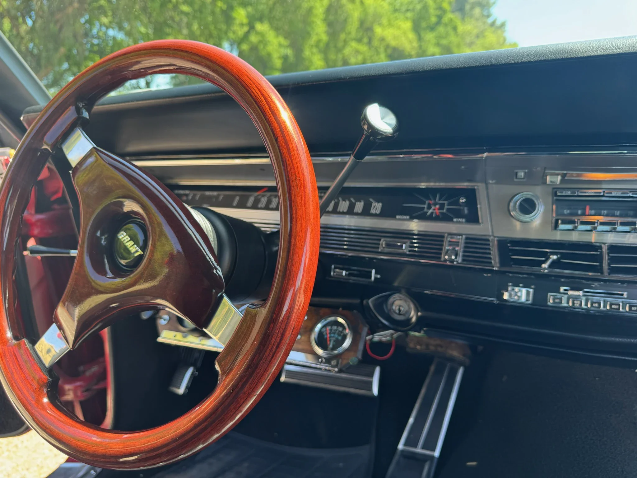 Chrysler-300-1968-Red-Black-3