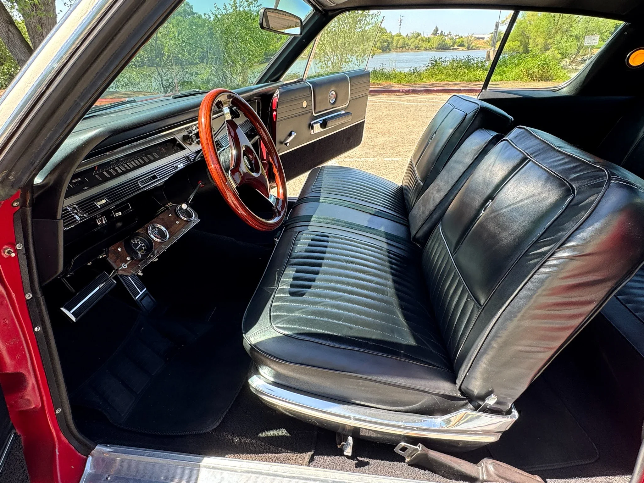 Chrysler-300-1968-Red-Black-6
